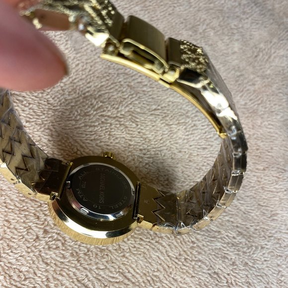 Michael Kors Gold Women's Watch - Picture 9 of 11